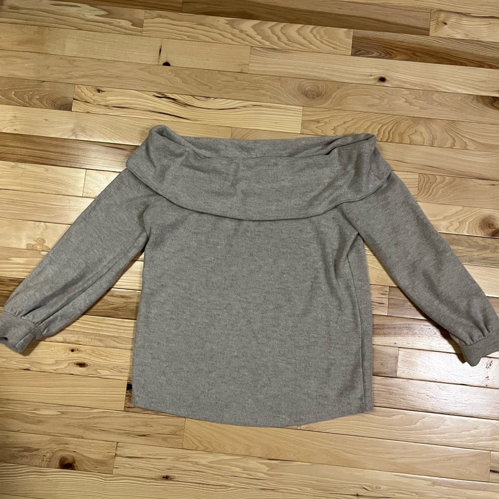 Off-Shoulder Sweater - Picture 2 of 4